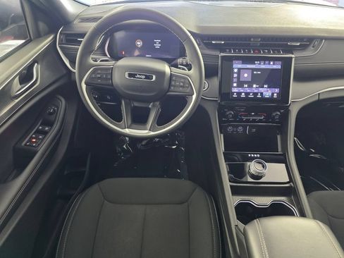 Used 2025 Jeep Grand Cherokee Laredo X RWD image 13