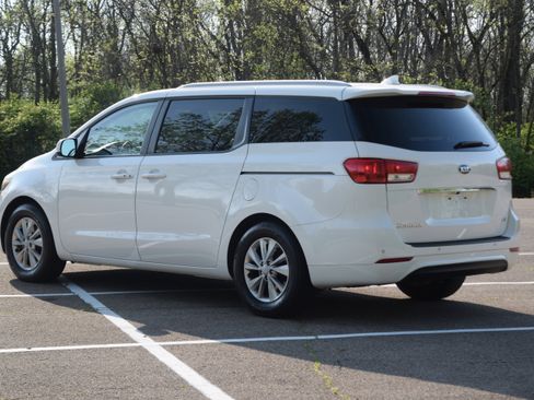 Used 2017 Kia Sedona LX w/ LX Essentials Premium Package FWD image 24