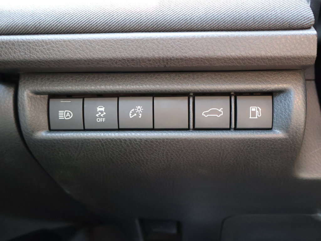 Used 2025 Toyota Camry LE FWD image 29