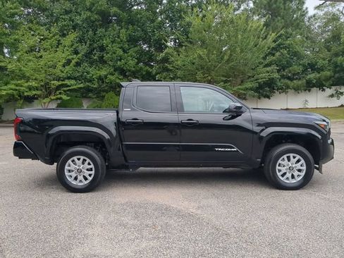Used 2025 Toyota Tacoma SR5 AWD/4WD image 3