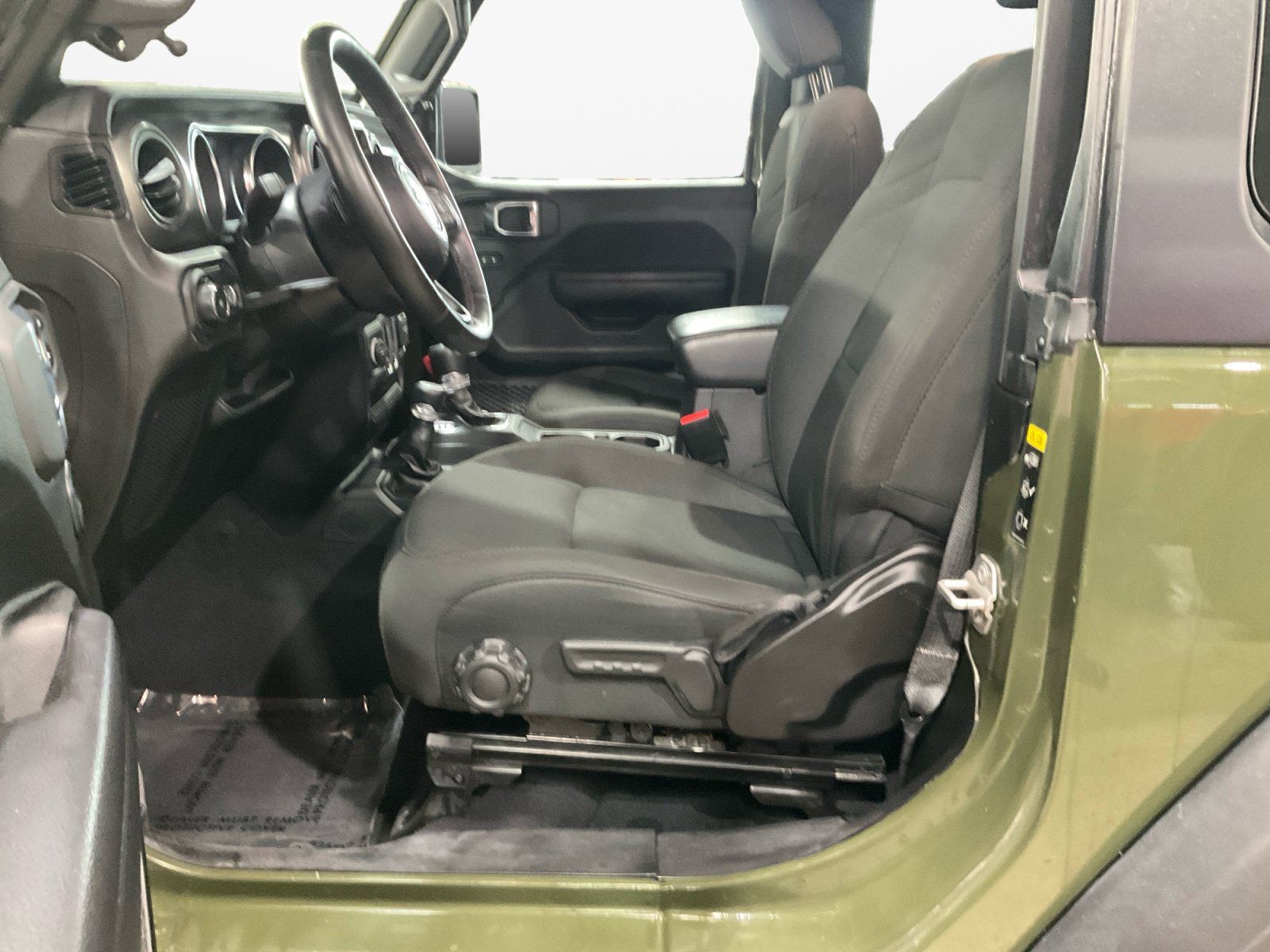 Used 2021 Jeep Wrangler Sport AWD/4WD image 10