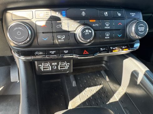 Used 2025 Dodge Durango GT AWD/4WD image 32