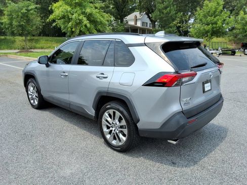 Used 2019 Toyota RAV4 XLE Premium FWD image 7