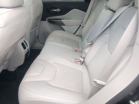 Used 2022 Jeep Cherokee Latitude Lux w/ Sun & Sound Group AWD/4WD image 20