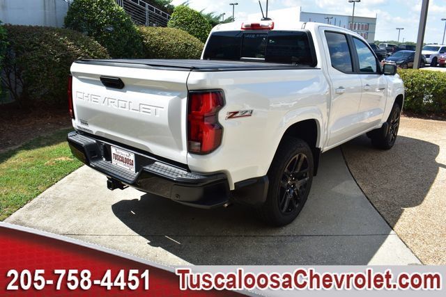 Used 2025 Chevrolet Colorado Z71 w/ Technology Package AWD/4WD image 11