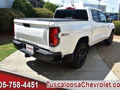 Used 2025 Chevrolet Colorado Z71 w/ Technology Package AWD/4WD image 11