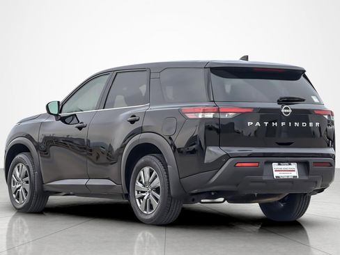 Used 2025 Nissan Pathfinder S image 3