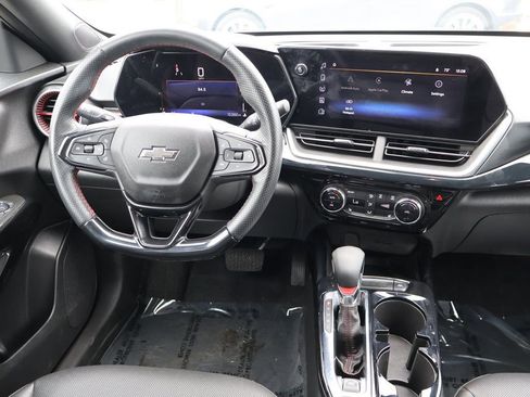 Used 2024 Chevrolet Trax RS w/ Sunroof Package FWD image 42