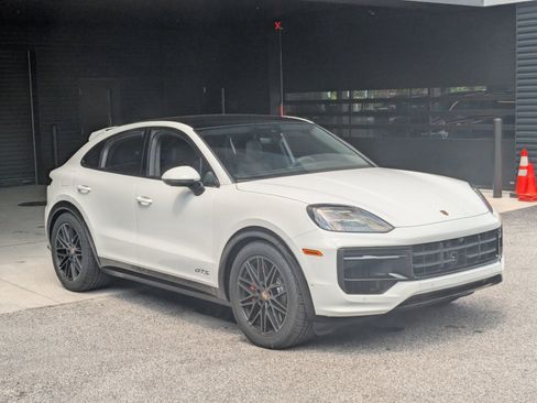 New 2025 Porsche Cayenne GTS image 7