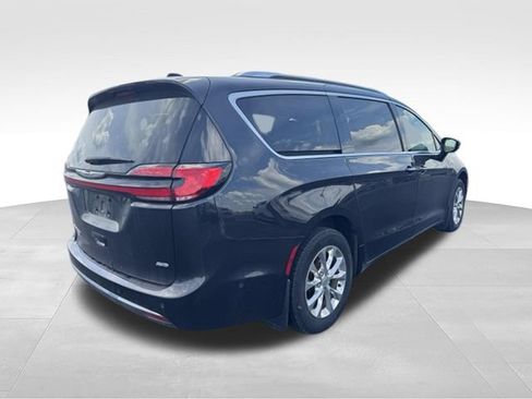 Used 2021 Chrysler Pacifica Touring-L w/ Uconnect Theater Family Group AWD/4WD image 6