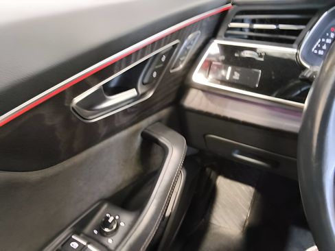 Used 2021 Audi Q8 Prestige AWD/4WD image 31