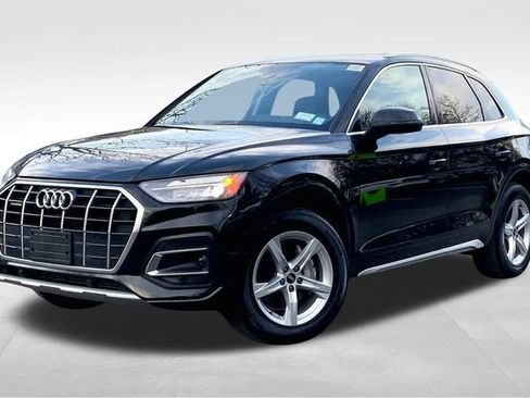 Used 2023 Audi Q5 2.0T Premium w/ Convenience Package image 2