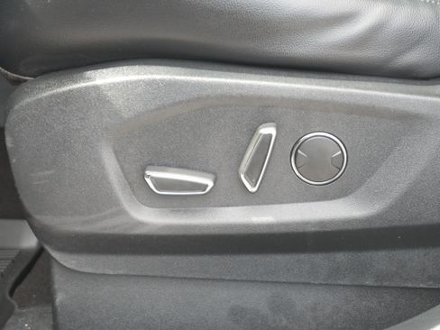 Used 2019 Ford Edge Titanium w/ Cold Weather Package AWD/4WD image 13