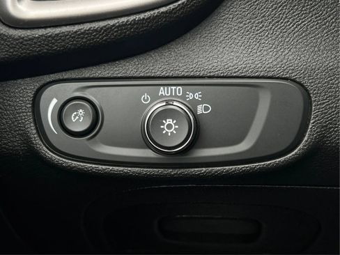 Used 2020 Chevrolet Trax LT w/ Driver Confidence Package FWD image 24