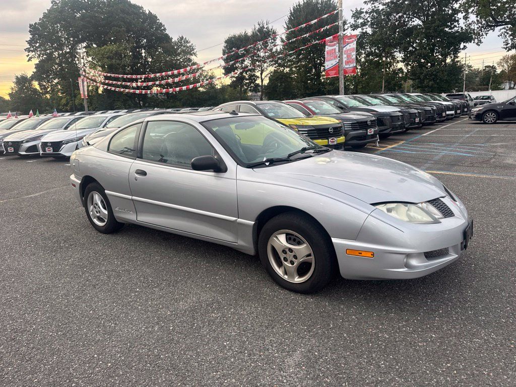Used 2004 Pontiac Sunfire Coupe w/ 1SB Preferred Equipment Group FWD image 2