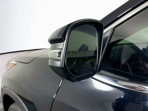 Used 2018 Toyota Highlander Limited Platinum FWD image 16