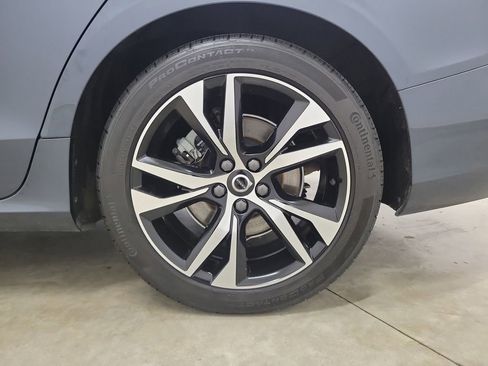 Certified 2024 Volvo S60 B5 Core image 11