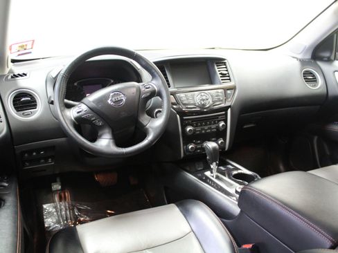Used 2019 Nissan Pathfinder SL image 7