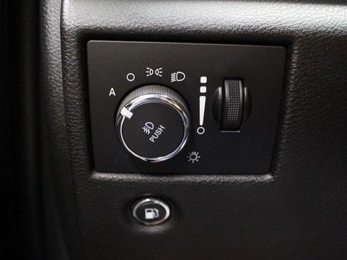 Used 2018 Jeep Grand Cherokee Limited image 23