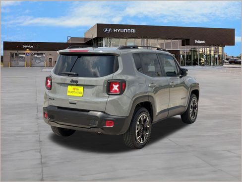 Used 2023 Jeep Renegade Latitude AWD/4WD image 9