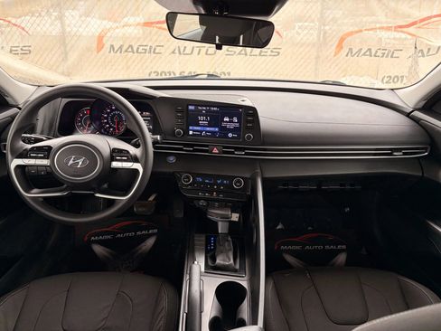 Used 2022 Hyundai Elantra SEL image 26