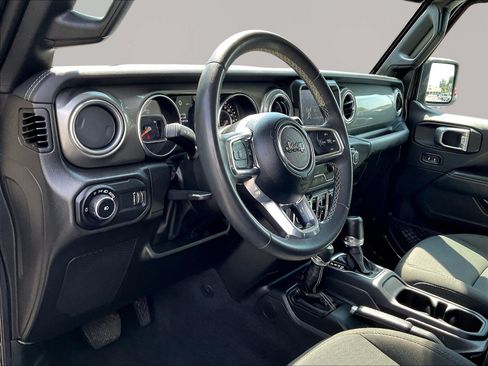 Used 2023 Jeep Wrangler Unlimited Sahara AWD/4WD image 17
