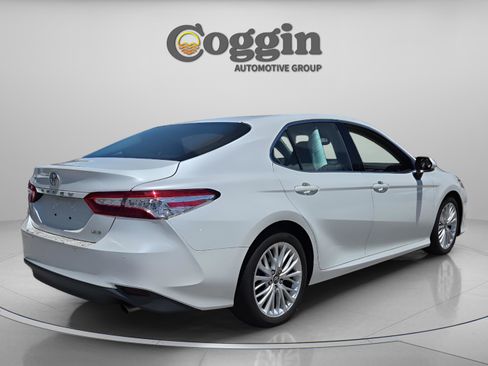 Used 2018 Toyota Camry XLE FWD image 5