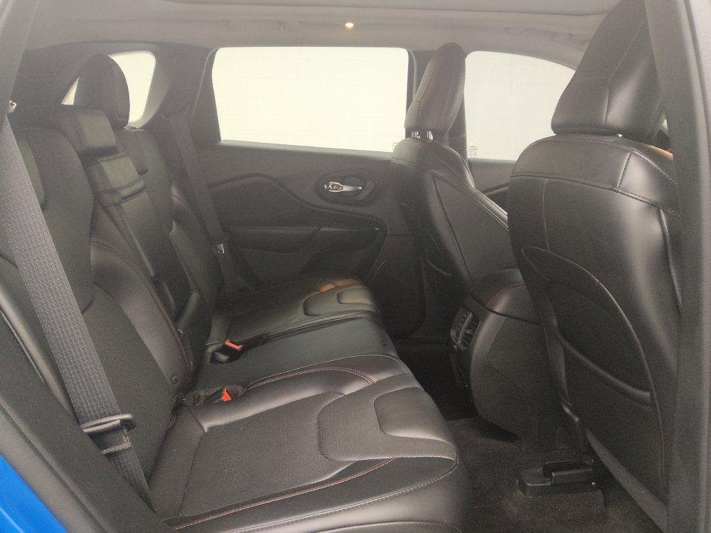 Used 2019 Jeep Cherokee Trailhawk AWD/4WD image 19