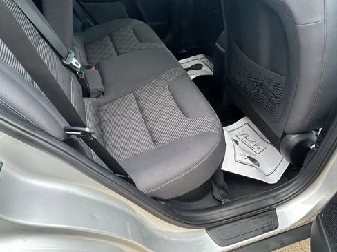 Used 2020 Kia Niro LXS FWD image 11