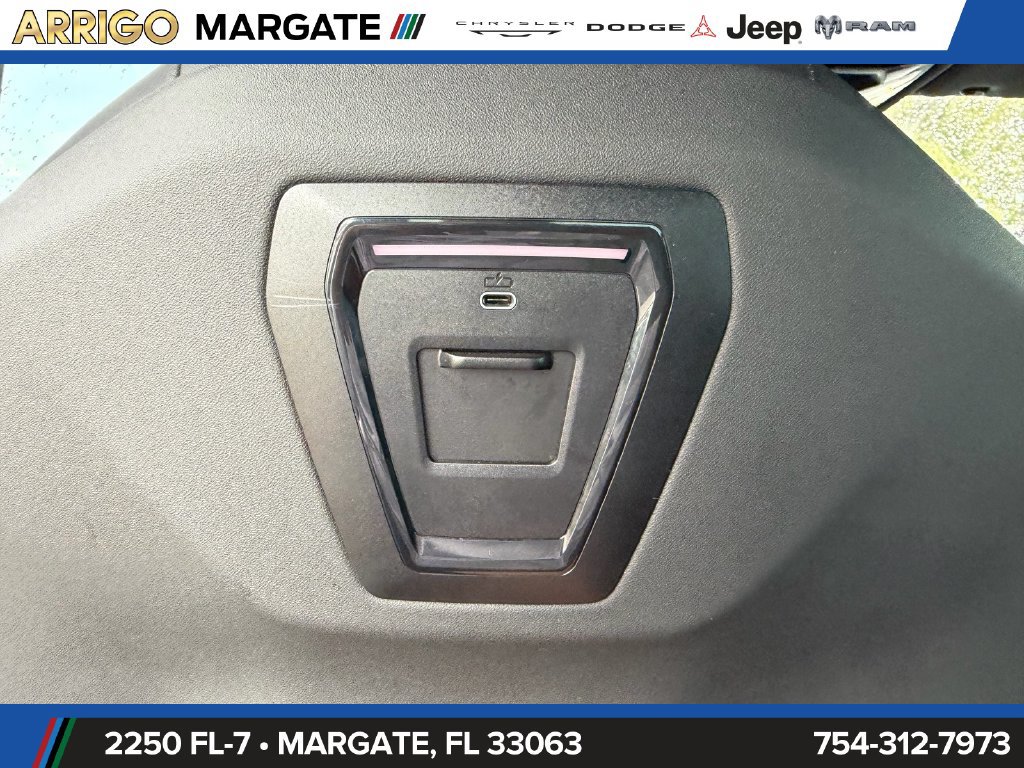 Used 2025 BMW i5 xDrive40 w/ M Sport Package AWD/4WD image 13