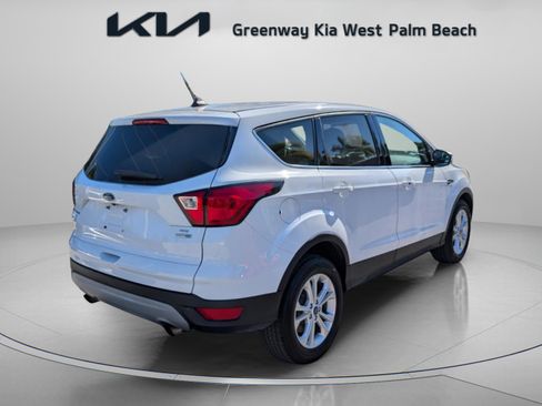 Used 2019 Ford Escape SE image 7