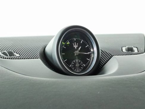 Used 2017 Maserati Levante w/ Luxury Package AWD/4WD image 18