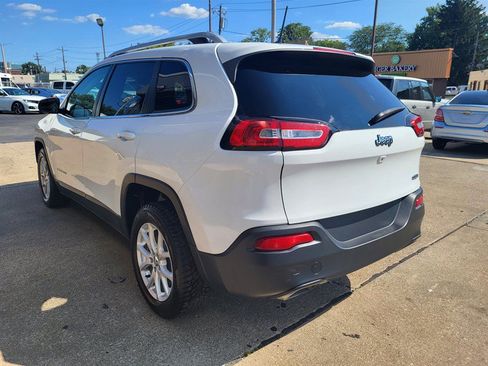 Used 2017 Jeep Cherokee Latitude FWD image 5