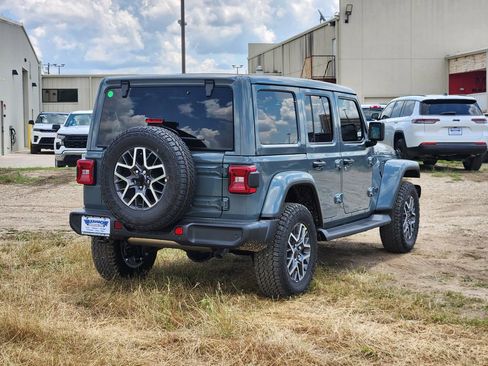 New 2026 Jeep Wrangler Unlimited Sahara AWD/4WD image 4