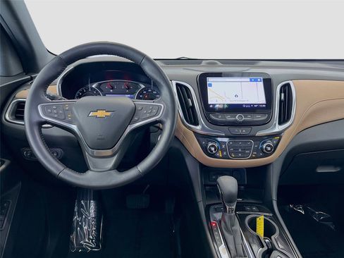 Used 2022 Chevrolet Equinox Premier AWD/4WD image 2