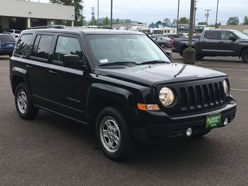 Used 2016 Jeep Patriot Sport w/ Power Value Group AWD/4WD image 9