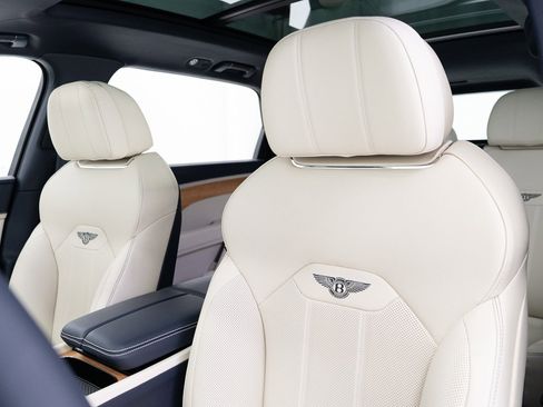 New 2025 Bentley Bentayga Extended Wheelbase image 16