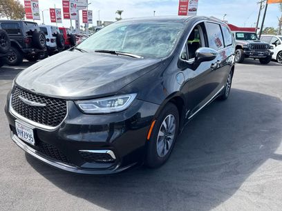 Used 2023 Chrysler Pacifica Limited
