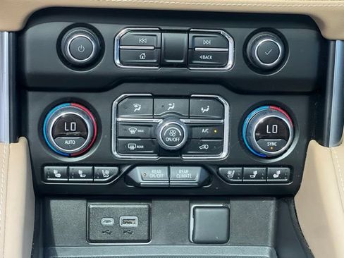 Used 2024 Chevrolet Suburban Premier AWD/4WD image 19