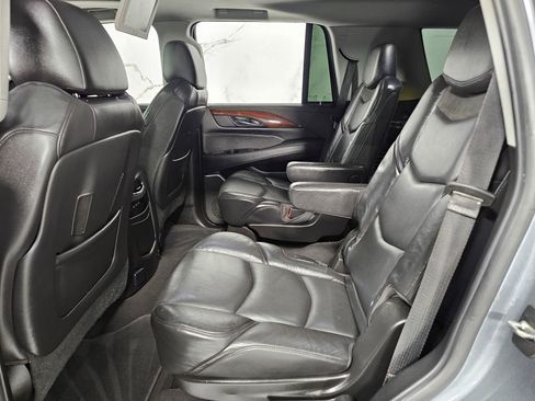Used 2019 Cadillac Escalade Premium Luxury w/ Escalade Sport Edition AWD/4WD image 25