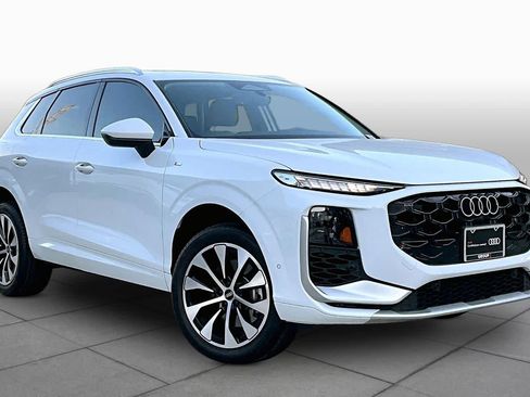 Certified 2026 Audi Q3 quattro 2.0T AWD/4WD image 3