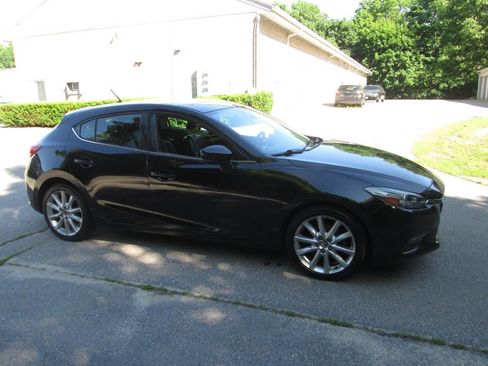 Used 2017 MAZDA MAZDA3 Touring FWD image 4