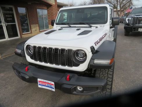 Used 2024 Jeep Gladiator Rubicon w/ Technology Group image 2