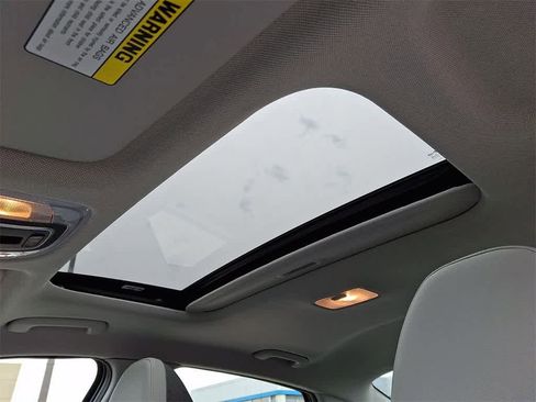 Used 2025 Hyundai Elantra Limited image 13