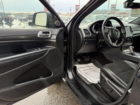 Used 2022 Jeep Grand Cherokee Laredo X image 13