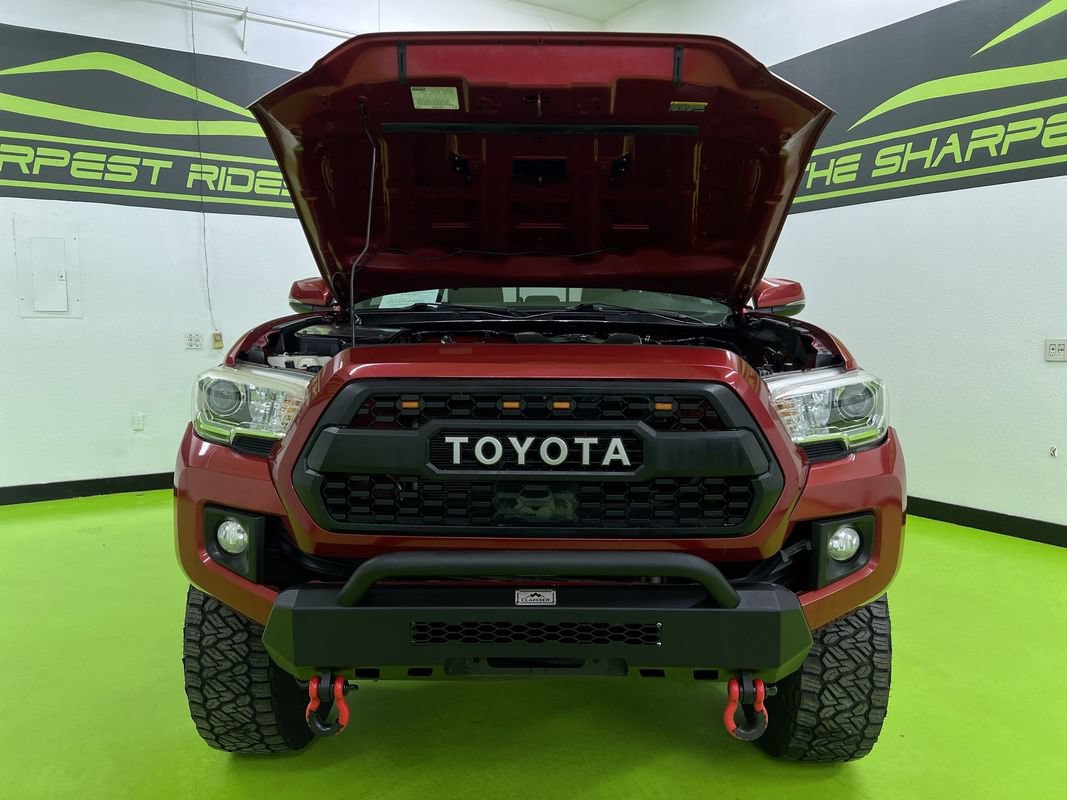 Used 2018 Toyota Tacoma TRD Sport AWD/4WD image 4