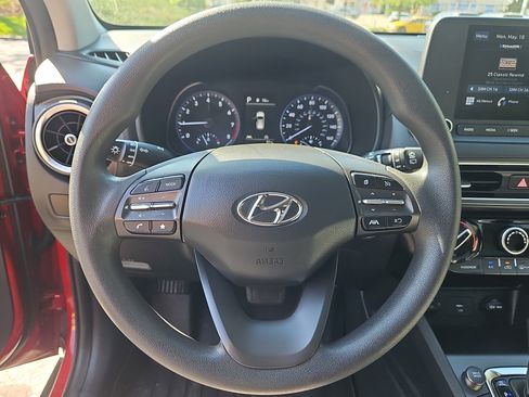 Used 2022 Hyundai Kona SEL AWD/4WD image 16