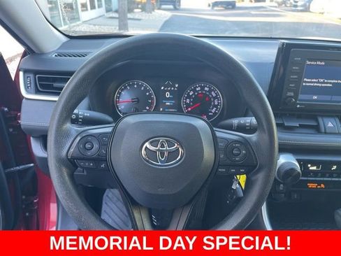 Used 2021 Toyota RAV4 LE FWD image 18