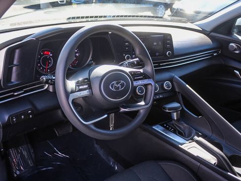 Used 2021 Hyundai Elantra SE image 22