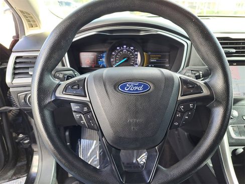 Used 2019 Ford Fusion SE image 15